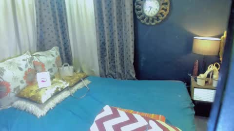 Curlee Lopez online show from 10/22/25, 08:14