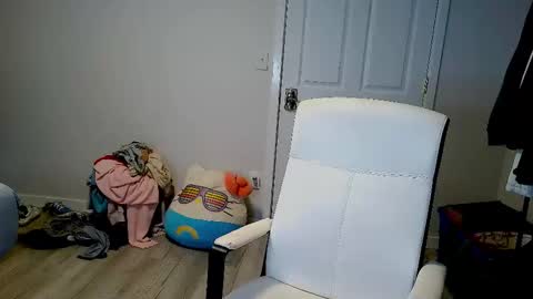 Snapshot of ts_day chatting on 02/17/26, 01:51 Day online show from 02/17/26, 01:51