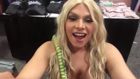 Snapshot of tsblondienyc chatting on 12/06/24, 11:03 Jessie online show from 12/06/24, 11:03