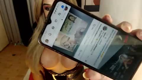 Snapshot of tshugescock chatting on 01/24/25, 03:45 SEDUCTIVEmistresCUMS online show from 01/24/25, 03:45