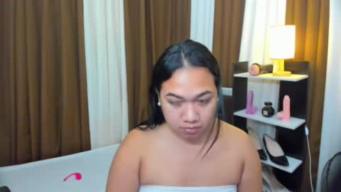 Karen Oquio online show from 10/26/25, 08:26