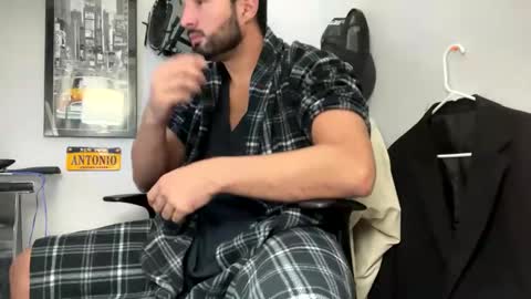 Snapshot of tuamante000 chatting on 11/23/25, 06:24 Stimulation make me Cum in Public or in Pvt online show from 11/23/25, 06:24