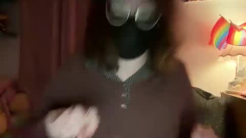 Snapshot of tulipisnotaperson chatting on 02/04/26, 05:02 Tulip online show from 02/04/26, 05:02