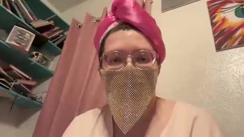 Snapshot of tulipisnotaperson chatting on 02/22/26, 02:45 Tulip online show from 02/22/26, 02:45