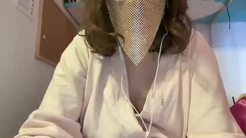 Snapshot of tulipisnotaperson chatting on 02/23/26, 07:33 Tulip online show from 02/23/26, 07:33