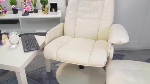 Anna online show from 09/19/25, 05:20