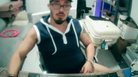 Snapshot of tuscan_taurus chatting on 02/11/25, 10:59 tuscan_taurus online show from 02/11/25, 10:59