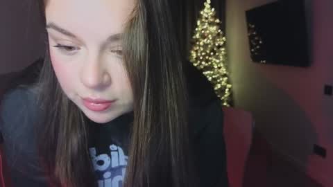 Snapshot of tutti_frutti_ chatting on 12/24/24, 08:49 Ariana online show from 12/24/24, 08:49