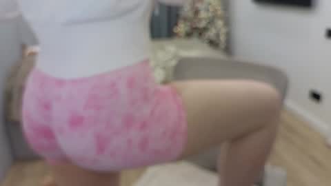 Snapshot of tutti_frutti_ chatting on 01/08/25, 09:12 Ariana online show from 01/08/25, 09:12