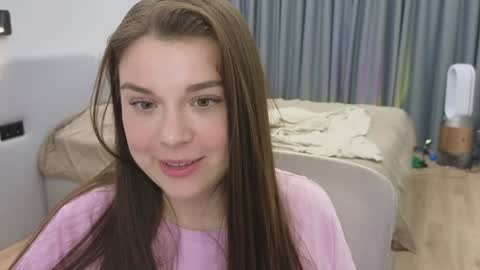 Snapshot of tutti_frutti_ chatting on 01/17/25, 11:40 Ariana online show from 01/17/25, 11:40