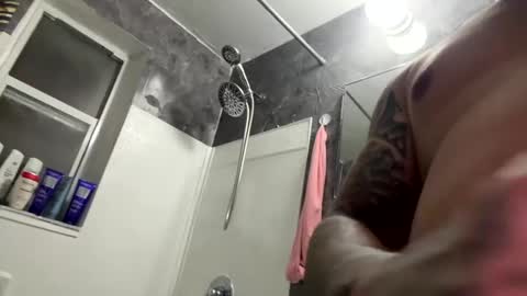 Snapshot of tuvo611077 chatting on 01/03/25, 02:54 tuvo611077 online show from 01/03/25, 02:54