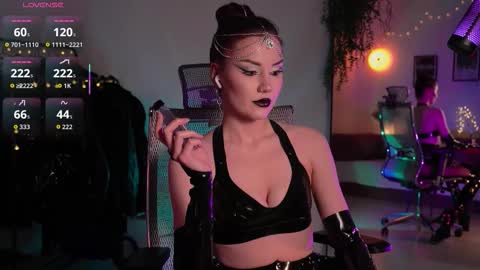 Snapshot of tv_miss chatting on 12/21/25, 05:03 Miss Veth online show from 12/21/25, 05:03