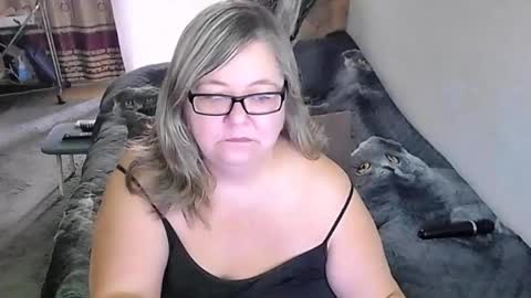 Lana online show from 11/04/25, 02:21