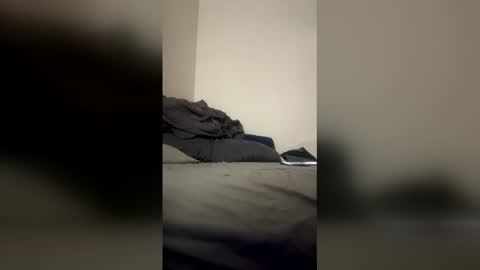 Snapshot of tvontheradio chatting on 04/04/26, 10:35 tvontheradio online show from 04/04/26, 10:35