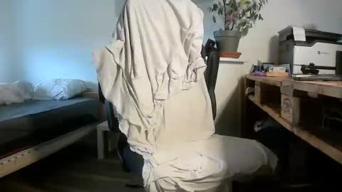 Snapshot of tw1ky9o chatting on 01/12/25, 02:52 Tobi online show from 01/12/25, 02:52