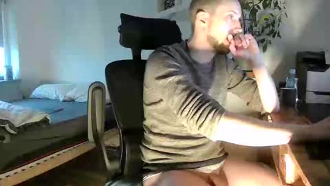 Snapshot of tw1ky9o chatting on 01/15/25, 07:48 Tobi online show from 01/15/25, 07:48