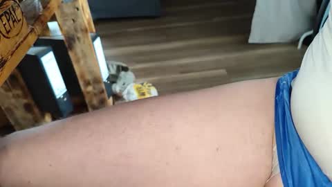 Snapshot of tw1ky9o chatting on 09/17/25, 08:16 Tobi online show from 09/17/25, 08:16