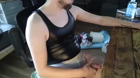 Snapshot of tw1ky9o chatting on 10/07/25, 08:22 Tobi online show from 10/07/25, 08:22