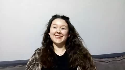 Snapshot of twannastilts chatting on 04/05/26, 04:48 Niki online show from 04/05/26, 04:48