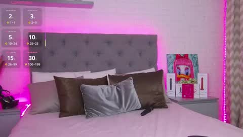 Hallie online show from 11/08/25, 01:17