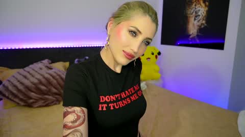 Snapshot of tweety_twist chatting on 01/31/25, 09:37 MayCarrey online show from 01/31/25, 09:37