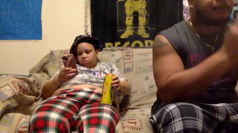 Snapshot of twinandlea chatting on 12/05/25, 02:53 Twin and Lea online show from 12/05/25, 02:53