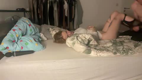 Snapshot of twinflamedesire chatting on 11/22/25, 12:20 TwinFlameDesire online show from 11/22/25, 12:20