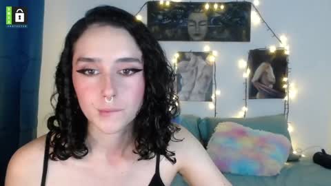 Snapshot of twinflamesxx chatting on 01/25/25, 12:48 TwinFlamesXX online show from 01/25/25, 12:48