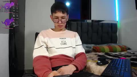 Snapshot of twink_daren chatting on 01/23/25, 06:24 Mr Daren online show from 01/23/25, 06:24