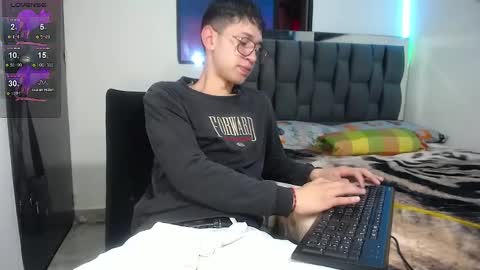 Snapshot of twink_daren chatting on 01/24/25, 06:25 Mr Daren online show from 01/24/25, 06:25