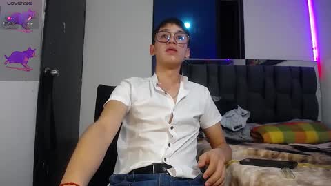 Snapshot of twink_daren chatting on 01/25/25, 06:24 Mr Daren online show from 01/25/25, 06:24