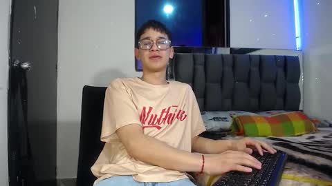 Snapshot of twink_daren chatting on 01/31/25, 06:03 Mr Daren online show from 01/31/25, 06:03