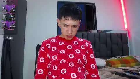 Snapshot of twink_daren chatting on 02/14/25, 06:29 Mr Daren online show from 02/14/25, 06:29