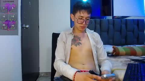 Snapshot of twink_daren chatting on 02/24/25, 08:36 Mr Daren online show from 02/24/25, 08:36