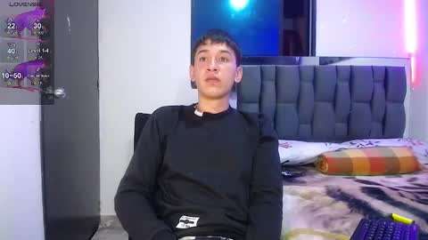 Snapshot of twink_daren chatting on 02/25/25, 06:42 Mr Daren online show from 02/25/25, 06:42