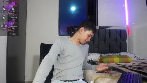 Snapshot of twink_daren chatting on 02/27/25, 05:36 Mr Daren online show from 02/27/25, 05:36