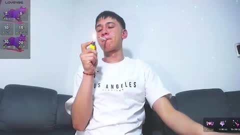 Snapshot of twink_daren chatting on 03/06/25, 12:21 Mr Daren online show from 03/06/25, 12:21