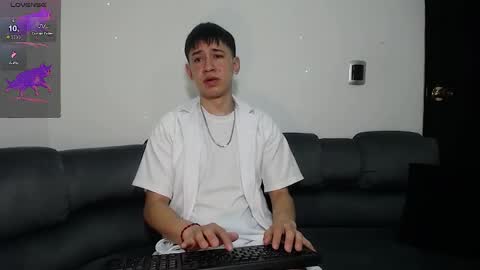 Snapshot of twink_daren chatting on 03/09/25, 05:28 Mr Daren online show from 03/09/25, 05:28