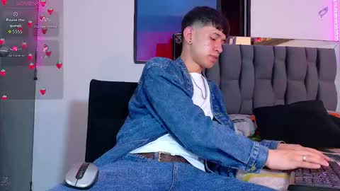 Snapshot of twink_daren chatting on 09/13/25, 05:13 Mr Daren online show from 09/13/25, 05:13