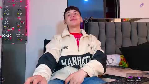 Snapshot of twink_daren chatting on 09/15/25, 07:03 Mr Daren online show from 09/15/25, 07:03