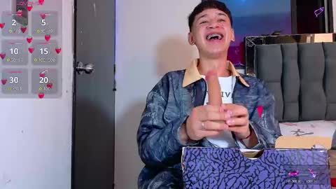 Snapshot of twink_daren chatting on 09/19/25, 04:51 Mr Daren online show from 09/19/25, 04:51