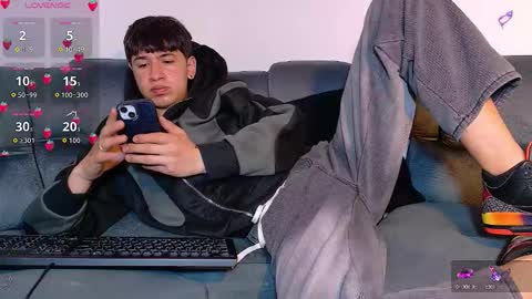 Snapshot of twink_daren chatting on 10/08/25, 05:21 Mr Daren online show from 10/08/25, 05:21