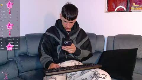 Snapshot of twink_daren chatting on 10/20/25, 06:19 Mr Daren online show from 10/20/25, 06:19