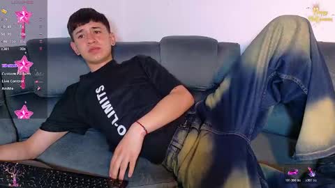 Snapshot of twink_daren chatting on 10/27/25, 07:07 Mr Daren online show from 10/27/25, 07:07