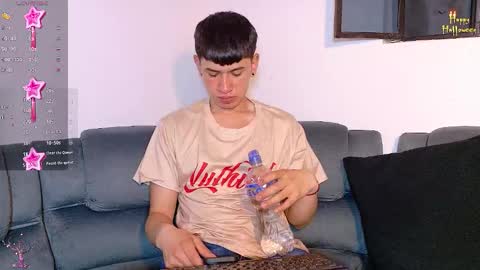 Snapshot of twink_daren chatting on 10/28/25, 06:43 Mr Daren online show from 10/28/25, 06:43