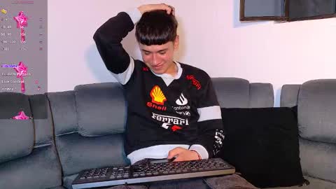 Snapshot of twink_daren chatting on 11/14/25, 08:18 Mr Daren online show from 11/14/25, 08:18