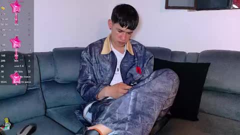 Snapshot of twink_daren chatting on 11/28/25, 07:27 Mr Daren online show from 11/28/25, 07:27