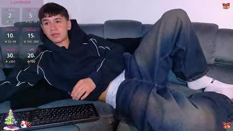 Snapshot of twink_daren chatting on 12/13/25, 07:53 Mr Daren online show from 12/13/25, 07:53