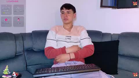 Snapshot of twink_daren chatting on 12/15/25, 08:02 Mr Daren online show from 12/15/25, 08:02