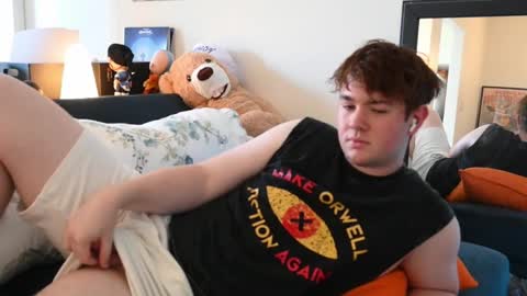 Snapshot of twinkinamask chatting on 12/20/25, 07:37 Charlie online show from 12/20/25, 07:37